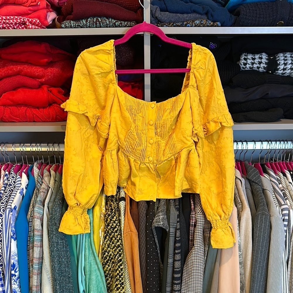 Telarosa marigold long elastic cuff sleeve and shoulders top size S